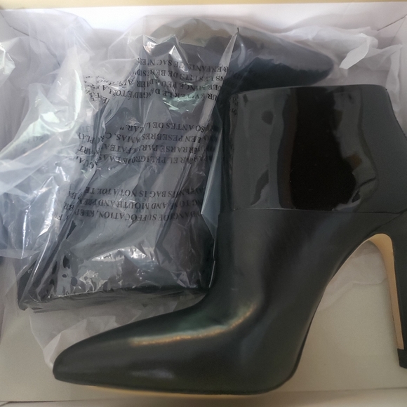 Shoes - Picture 1 of 5